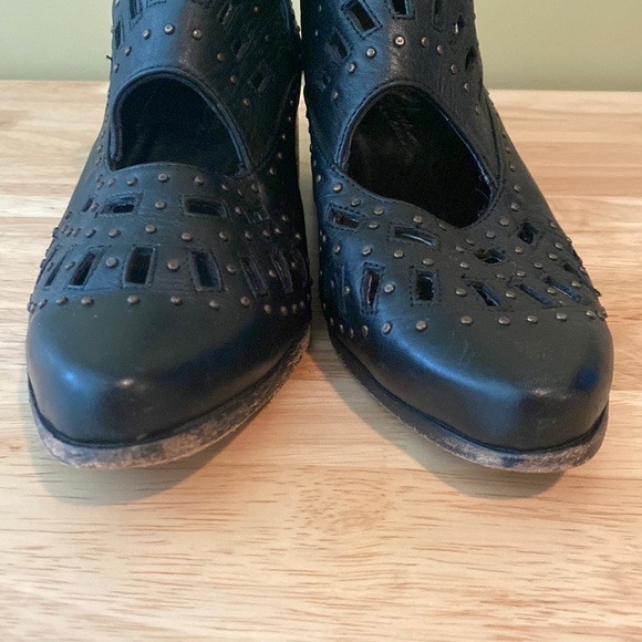 Sbicca Leather Studded Laser cutouts Heeled Booties Vintage Collection - Picture 3 of 9